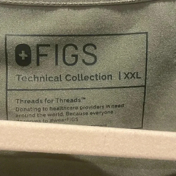 FIGS TECHNICAL COLLECTION OLIVE GREEN SCRUB TOP SIZE XXL - Picture 2 of 3